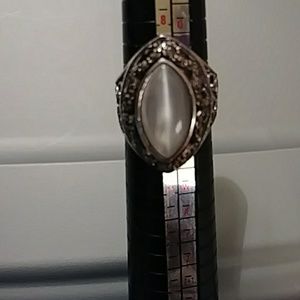 Women's fashion ring